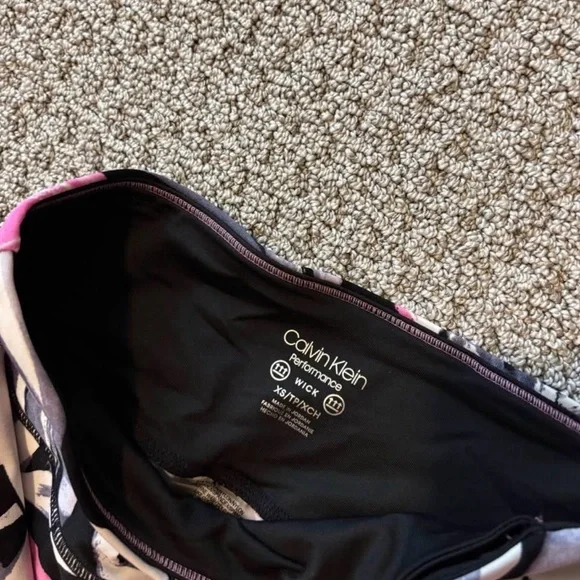 Calvin Klein Black Leggings with Pink & White Leaf Print size XS - Picture 4 of 4